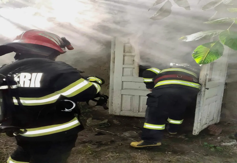 Incendiu pornit de la o lumânare