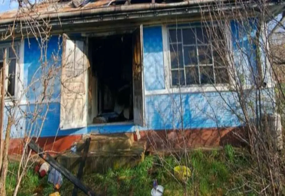 UN BĂRBAT A MURIT ÎNTR-UN INCENDIU IZBUCNIT ÎN LOCUINȚA SA