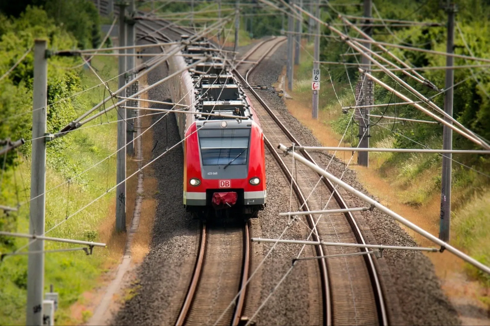 Calea ferată Iasi-Ungheni ar urma să fie electrificată FOTO: Pixabay.com