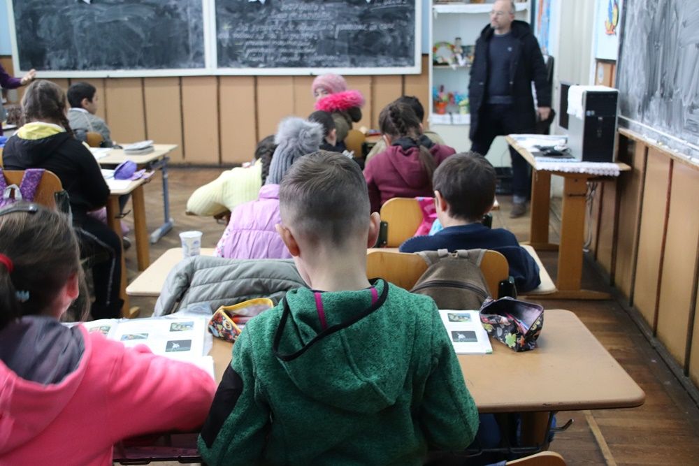 elevi in clasa liceu pomarla (1)