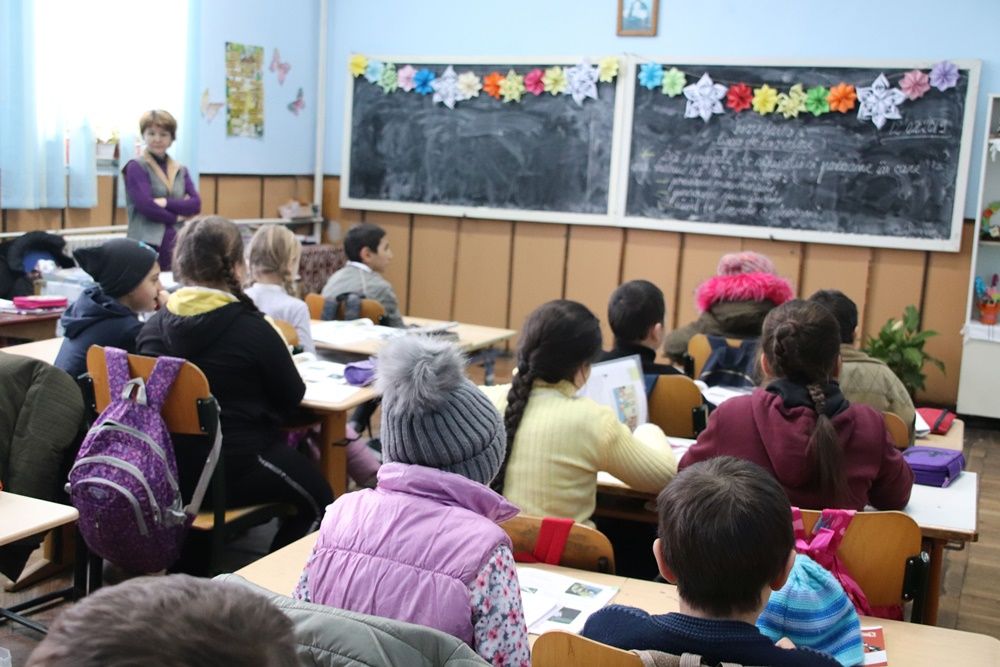 elevi in clasa liceu pomarla (8)