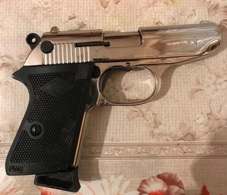 perchezitii diicot pistol