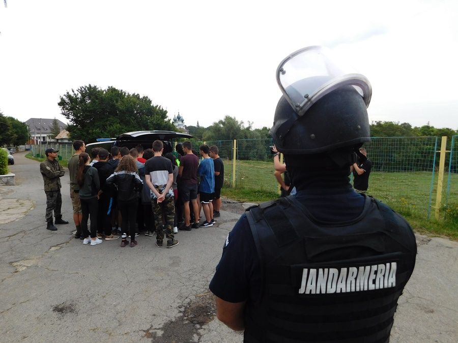 jandarmi copii agafton1