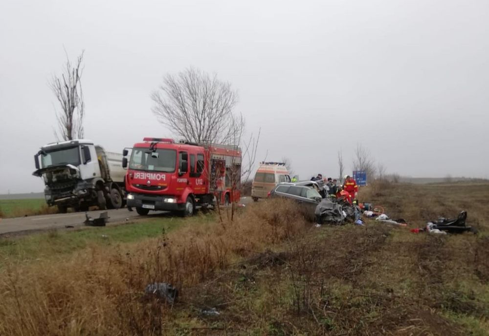 Accident pe DN 29. O persoană a rămas încarcerată FOTO