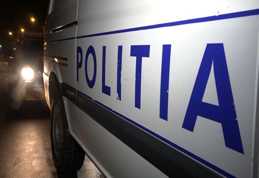 Femeie prinsă la scurt timp după ce a furat din rucsacul unei tinere