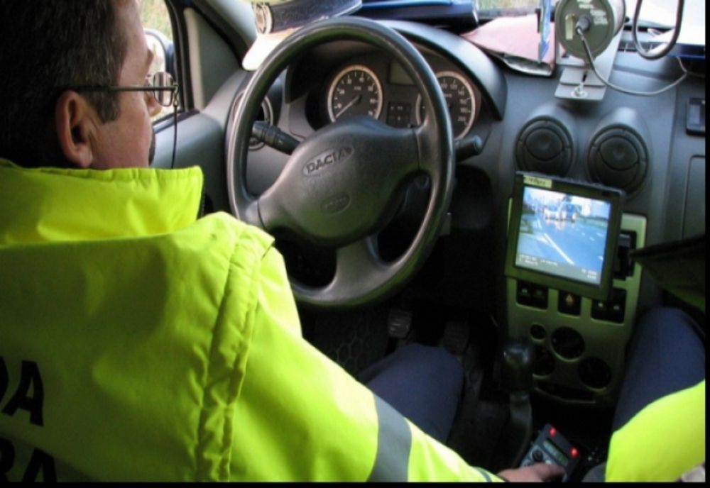 Avea permisul suspendat dar a fost prins circulând cu 109 km/h în municipiul Botoșani