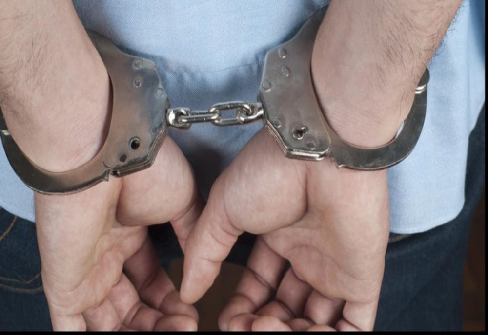 Prins de două ori în timp ce conducea fără permis