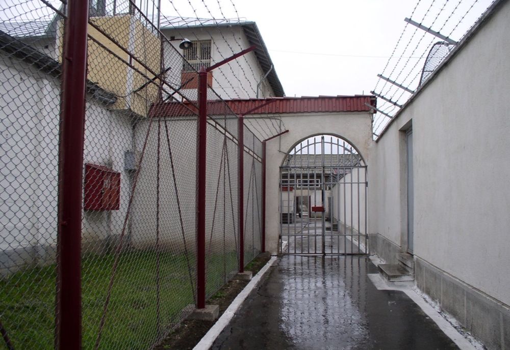 Mai multe convorbiri telefonice, comunicare online și acces prelungit la televizor pentru deținuți