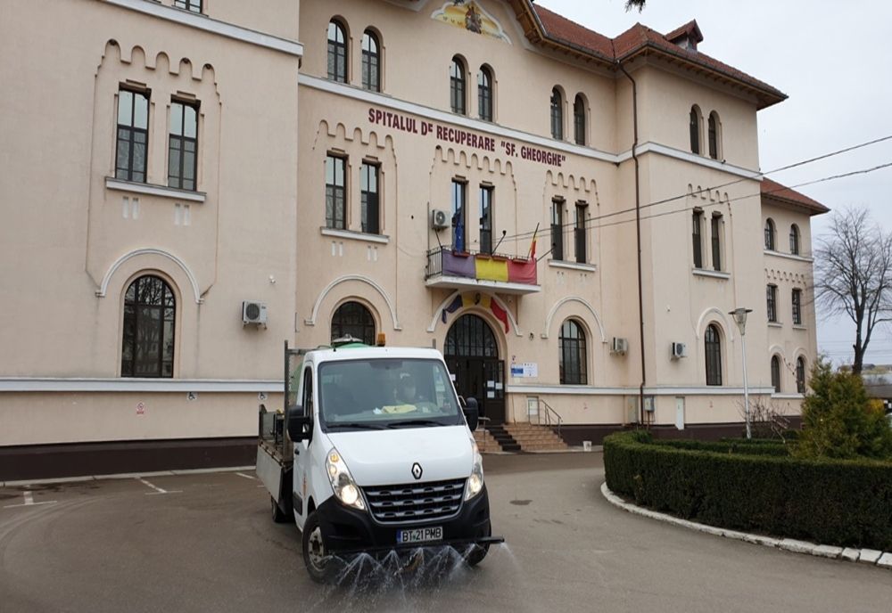 Dezinfecție la intrările în spitalele din Botoșani