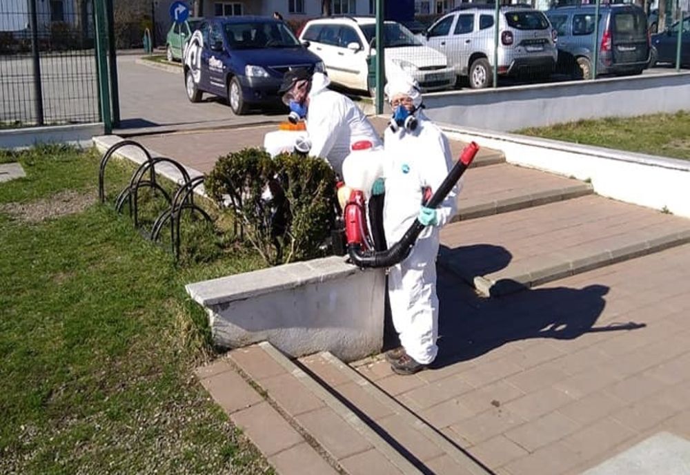 S-a început dezinfecția blocurilor și mijloacelor de transport din Botoșani VIDEO