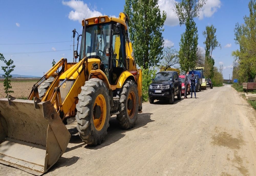 Au început lucrările pe mai multe drumuri județene