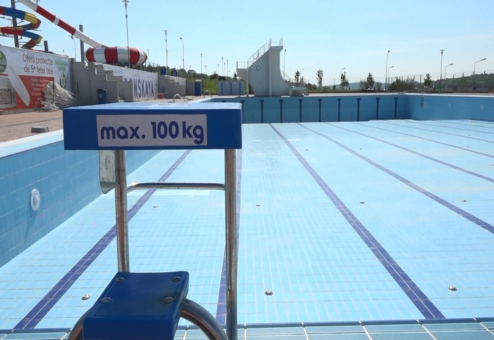 Piscinele parcului sunt pregătire pentru redeschidere: „Așteptăm noile reglementări”
