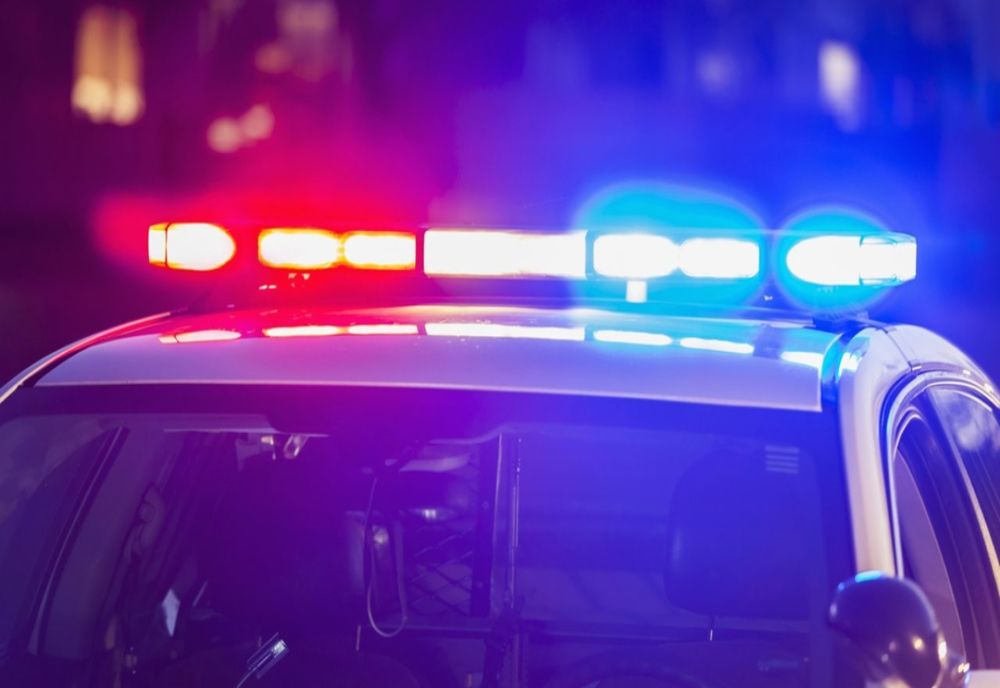 A furat un autoturism, a condus fără permis și a încercat să scape de polițiști