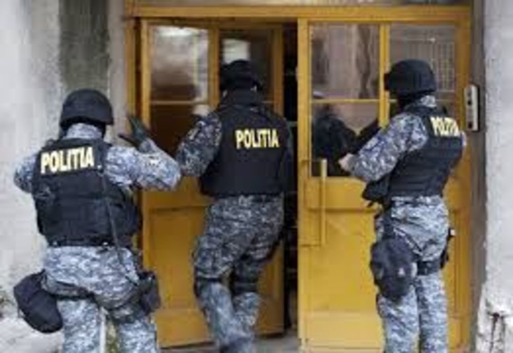 Descinderi în mai multe județe din țară pentru destructurarea unui grup infracțional care falsifica permise auto