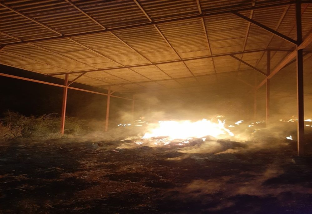 13 incendii la depozitele de furaje în ultimele două luni