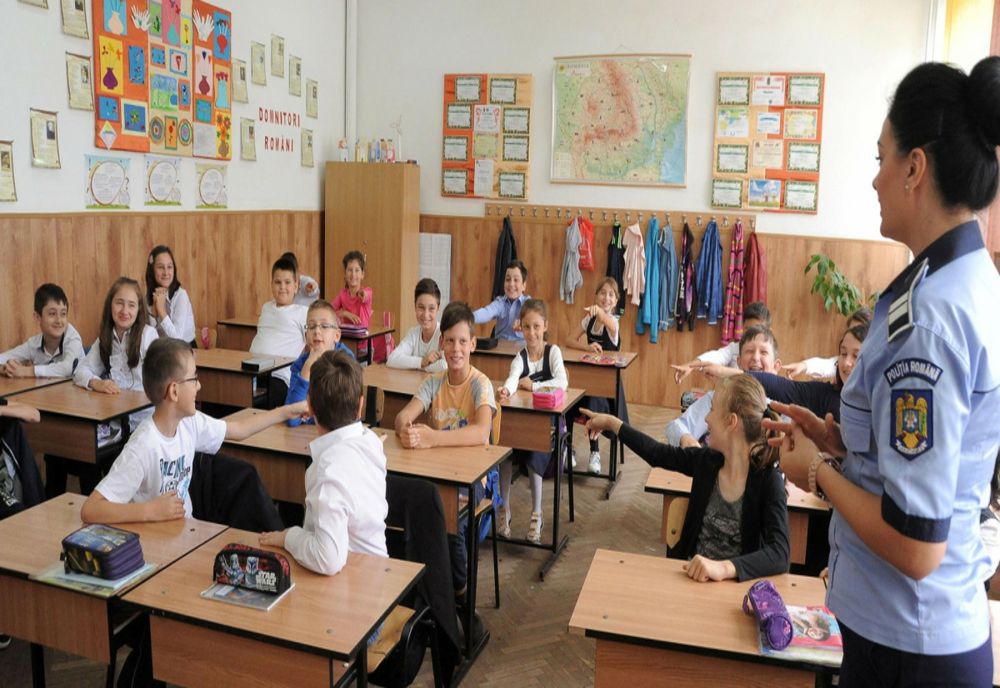 Poliţiştii botoşăneni alături de elevi în Săptămâna Altfel