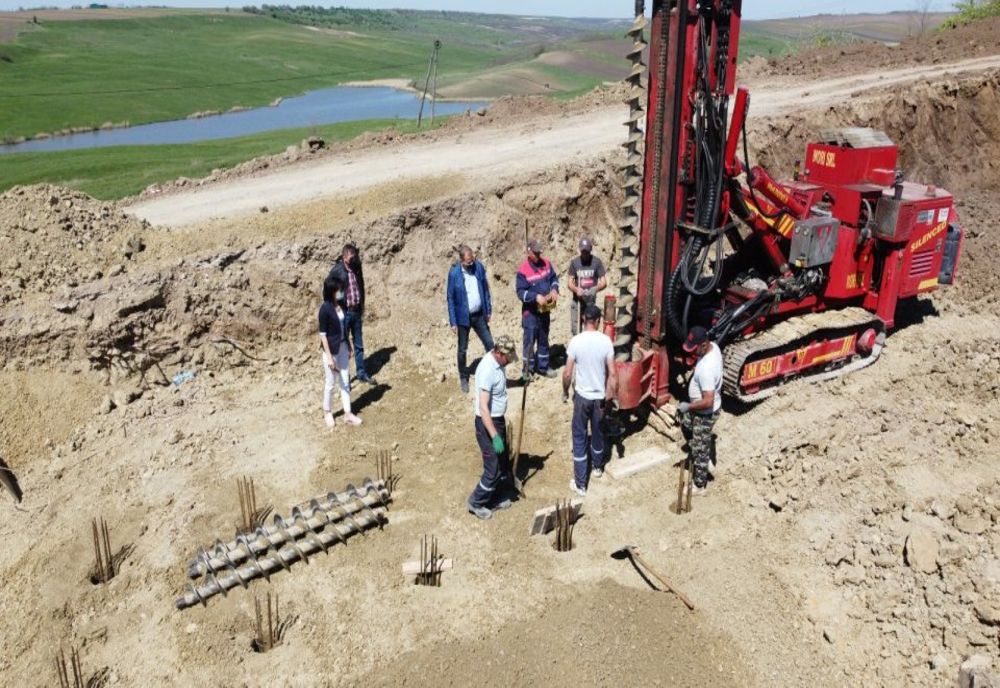 Lucrări complexe la alunecarea de teren de pe DJ 296, Roma – Nicșeni