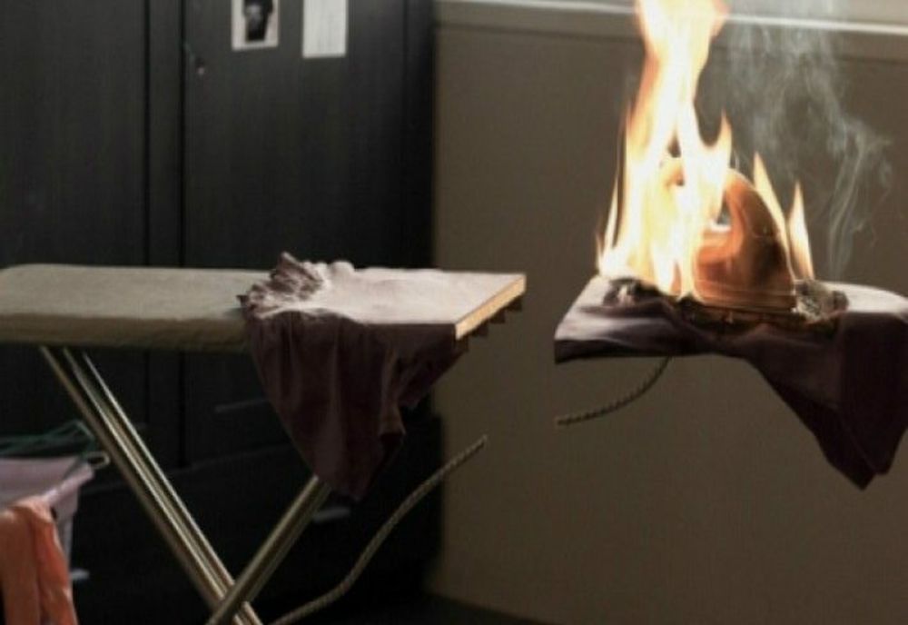 Incendiu generat de un fier de călcat uitat în priză