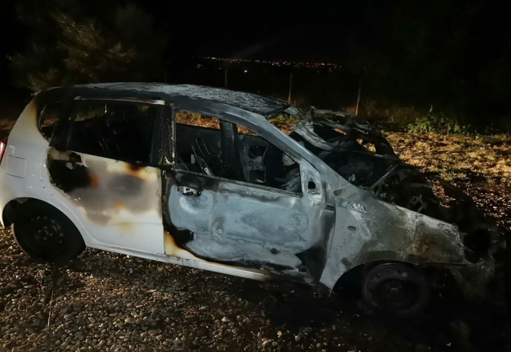 Autoturism distrus de incendiu