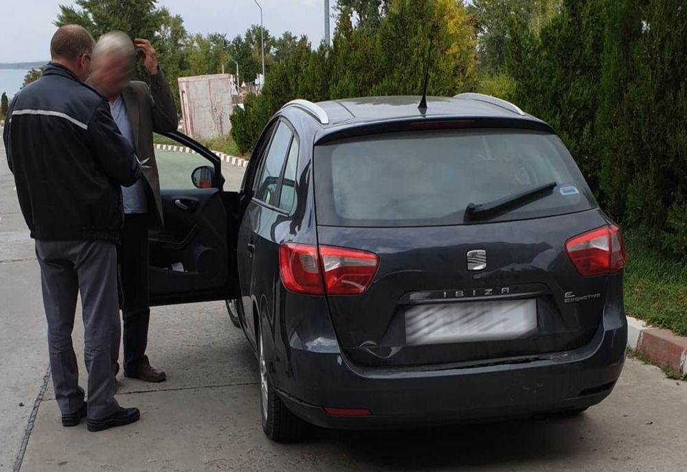 S-a prezentat la controlul de frontieră conducând un autovehicul radiat din circulaţie