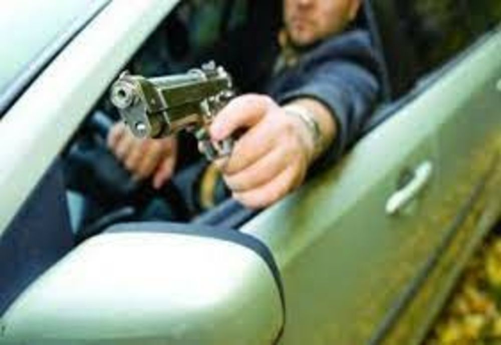 SCANDAL în trafic. Amenințări cu PISTOLUL