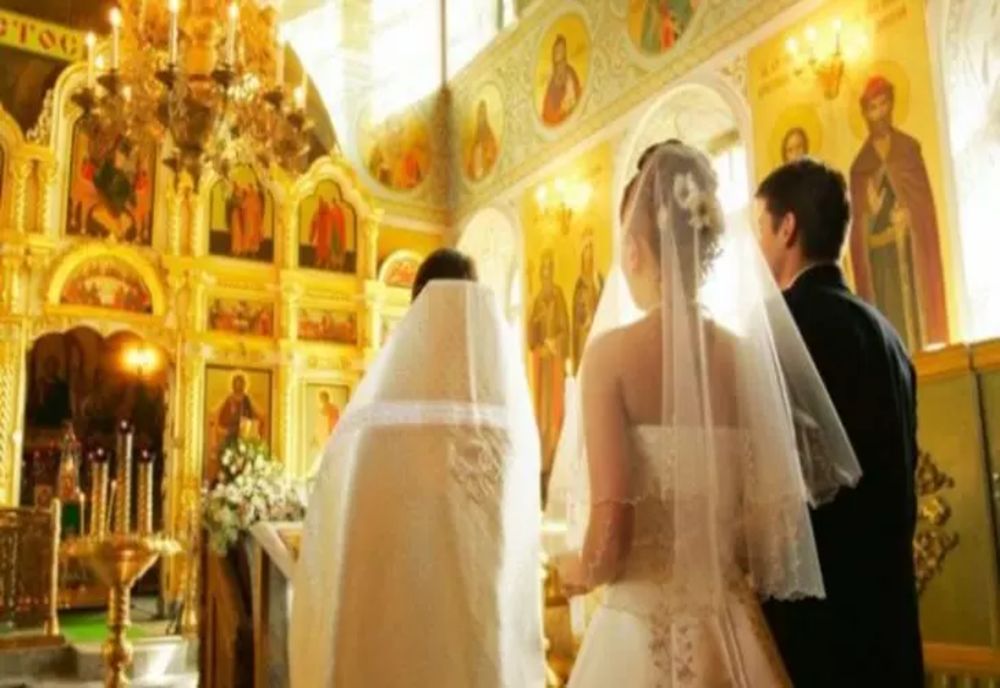 De ce unora li se face rău în timpul slujbelor religioase. Explicația șocantă a Bisericii - Ce înseamnă când mireasa leșină în Biserică - Cutremurător