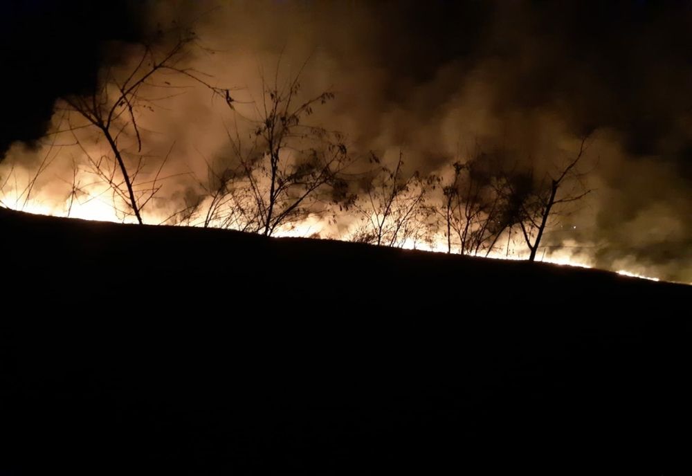 Opt incendii în mai puțin de opt ore, la Botoșani - VIDEO