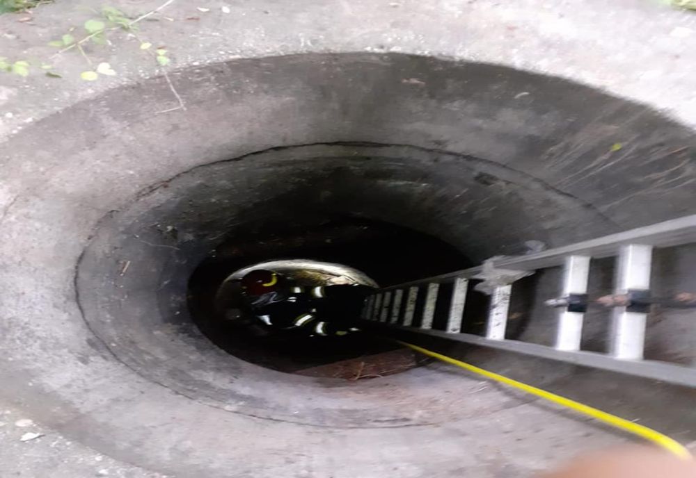 Un copil de doi ani din Botoşani a murit după ce a căzut în fântână