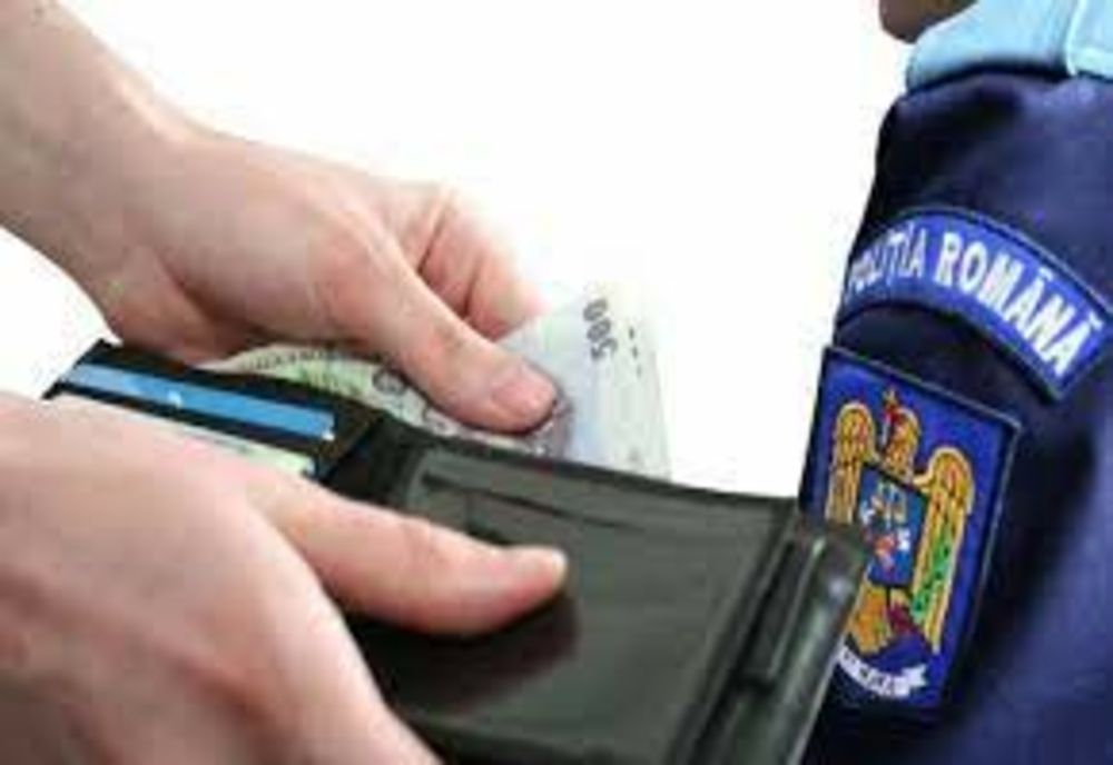 Agent de poliție condamnat în primă instanță pentru infracțiuni de corupție