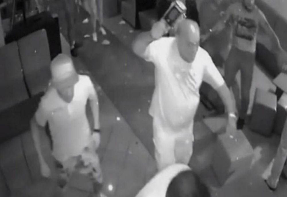 Bătaie într-un restaurant din Botoșani! Doi tineri reținuți