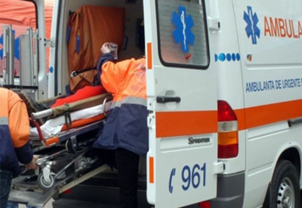 Un șofer fără experiență a ajuns la spital după ce a pierdut controlul volanului într-o curbă