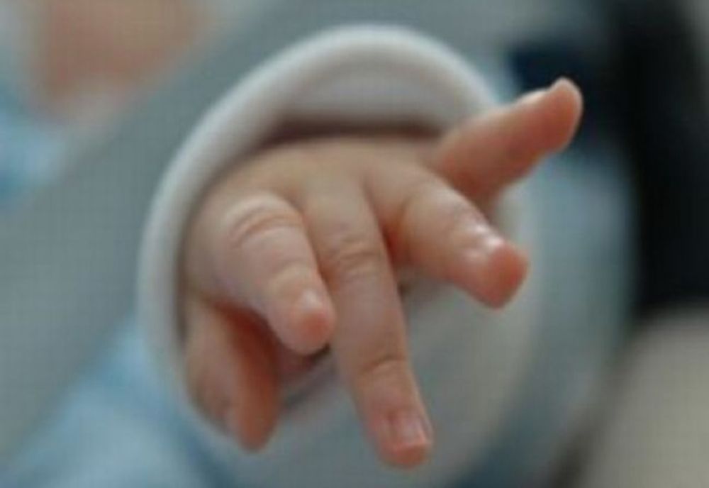 Bebeluș adus pe lume într-o ambulanță, în județul Botoșani. Mama este MINORĂ: care este starea micuțului