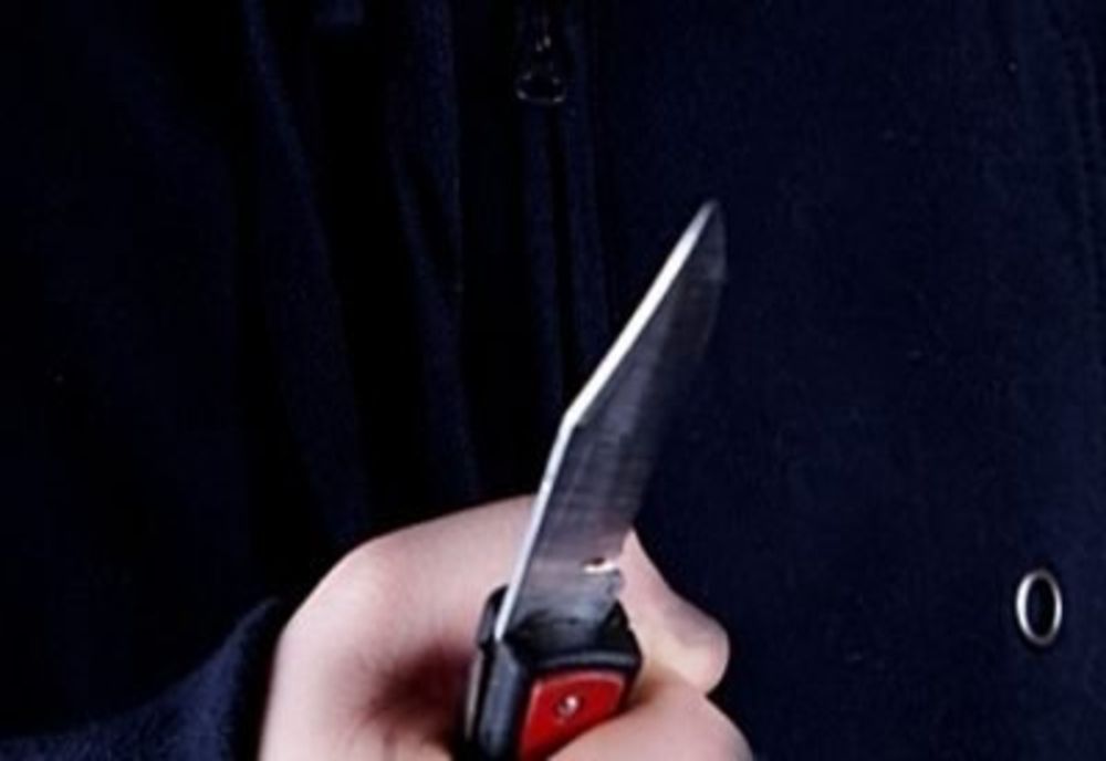 În arest pentru că a intrat cu un briceag în club