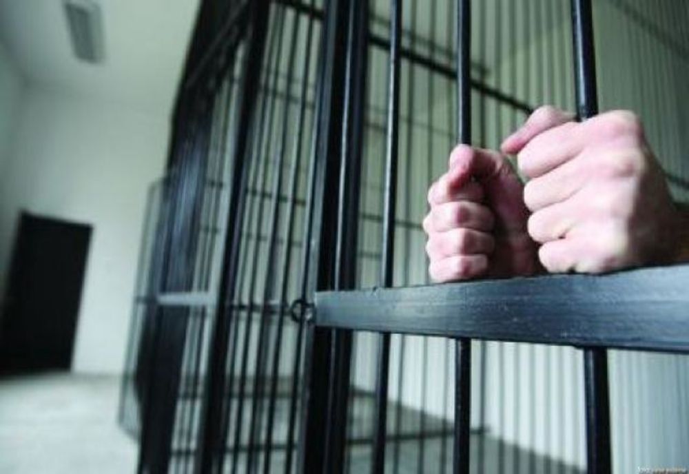 Criminal, condus la închisoare