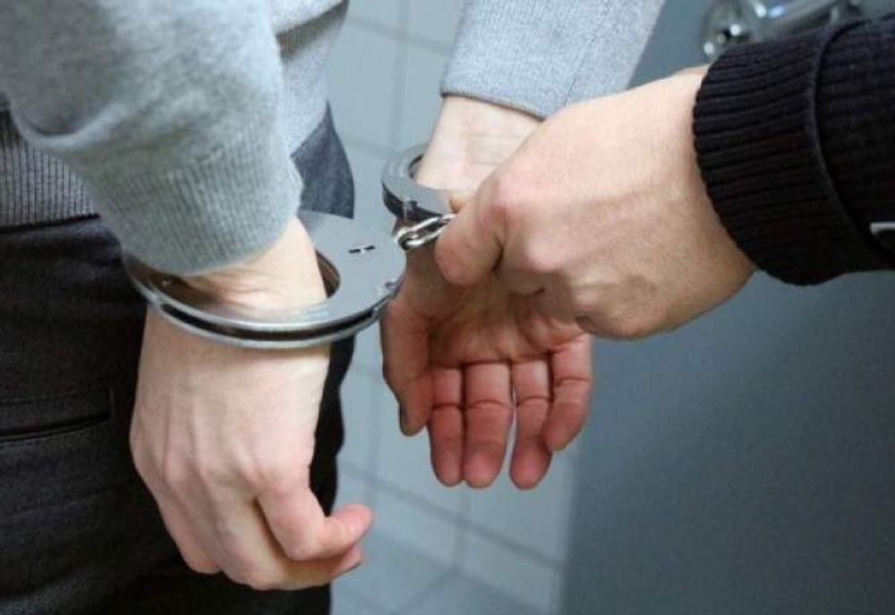 Bărbat reținut după ce timp de două luni a „bombardat” cu mesaje o tânără de 25 de ani. Ce voia de la aceasta