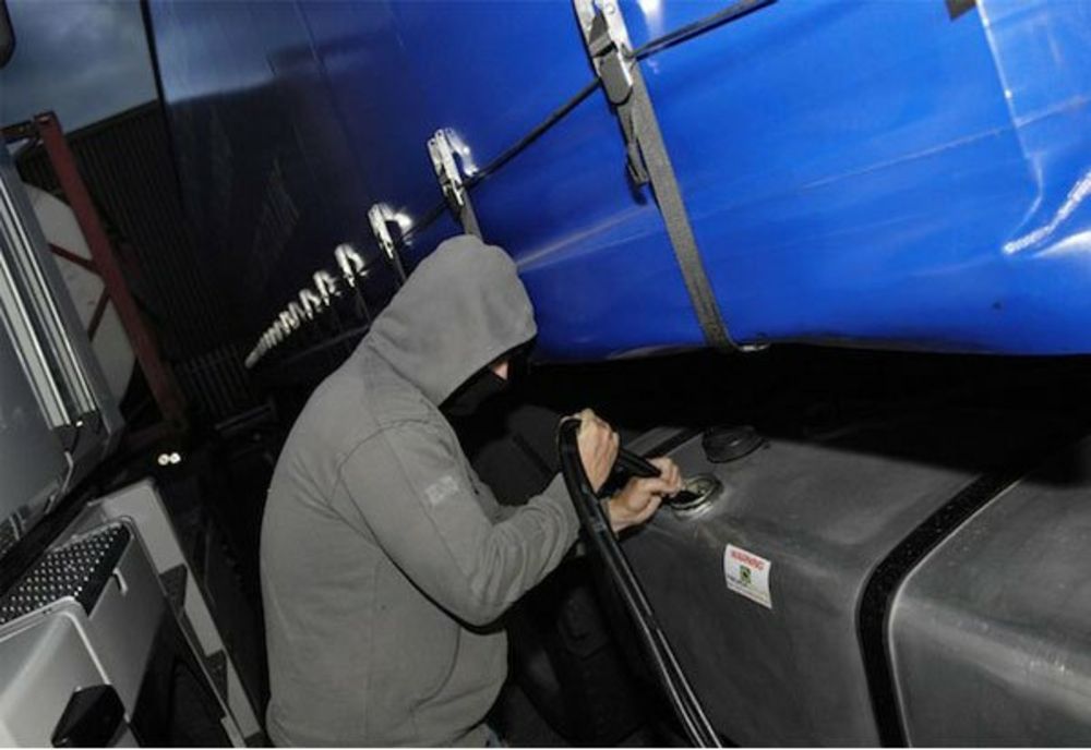 Tânăr reținut pentru furt de motorină