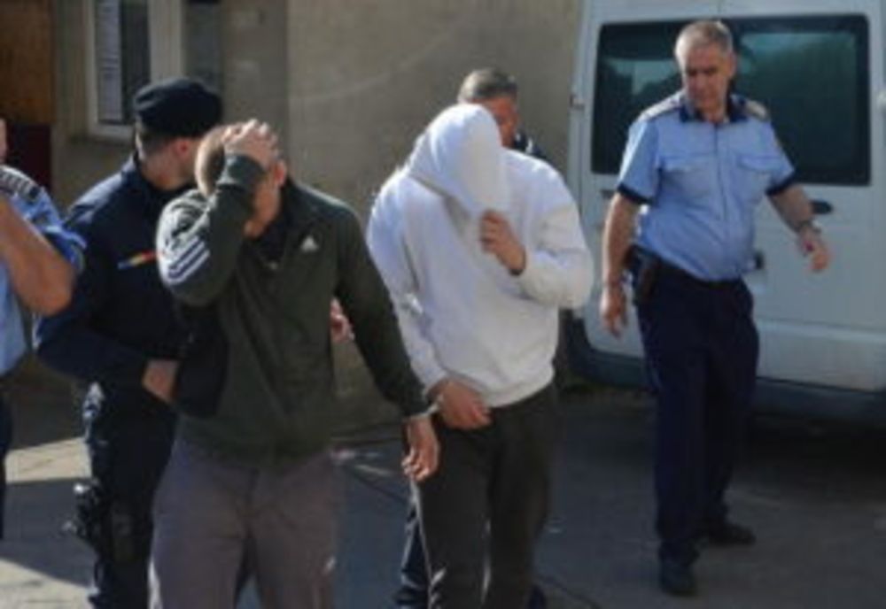Riscă ani grei de pușcărie pentru lovire sau alte violențe, distrugere și furt calificat
