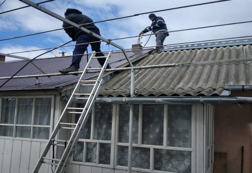 Cinci case au luat foc în această dimineață din cauza coșurilor de fum