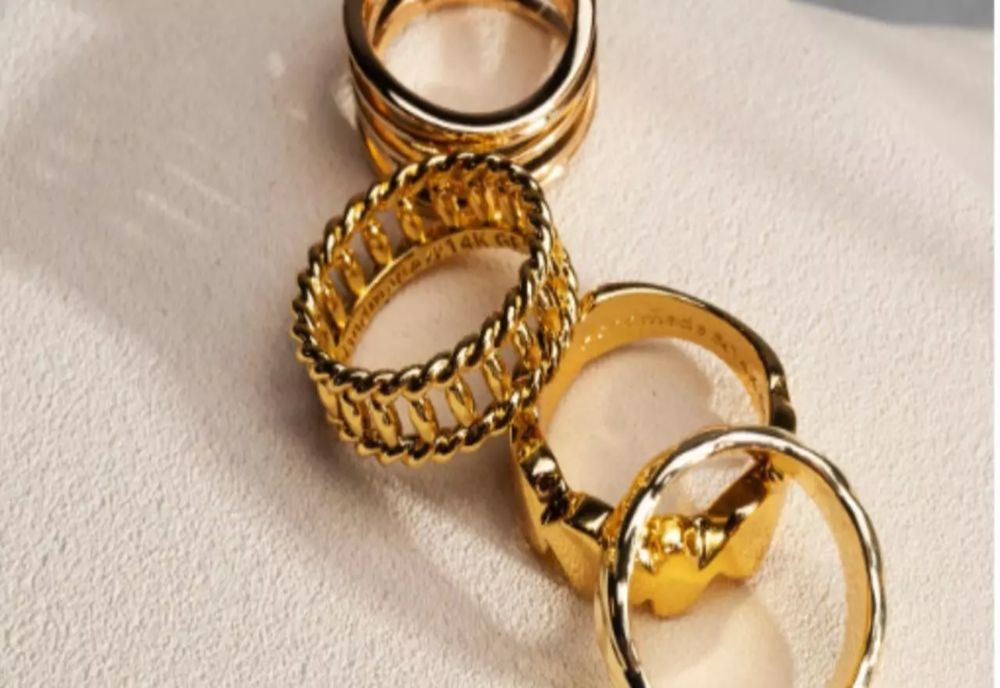 TOATĂ LUMEA CUMPĂRĂ AUR. ÎN ULTIMUL TRIMESTRU A FOST ÎNREGISTRATĂ O CREȘTERE ISTORICĂ LA NIVEL MONDIAL