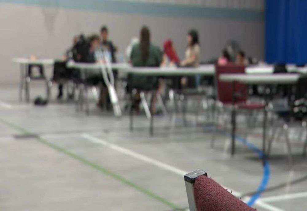 BOTOȘANI: Bucată de tavan, prăbuşită într-o clasă de liceu