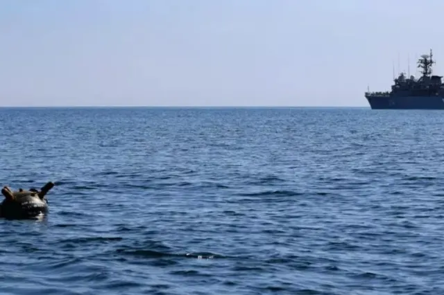 Alertă pe Marea Neagră. Un petrolier este în flăcări, după ce ar fi fost lovit de o dronă marină, la câteva zeci de kilometri de Sulina