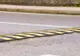Limitatoare de viteză pe o stradă din municipiu
