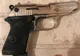 Scandal într-un bar din Săveni. Un individ a scos un pistol și a început sa amenințe clienții