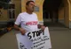 Un angajat al DSPSA a protestat în fața primăriei și amenință cu greva foamei VIDEO