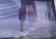 ATENȚIE LA HOȚI! Cum fură o femeie banii unei tinere- VIDEO