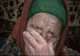 VIDEO | Durere și neputință. O pensionară, mama și tată pentru cei 7 nepoți