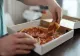 Livrator de pizza, atacat și lăsat fără banii de încasări - găsit inconștient, în scara unui bloc din Botoșani