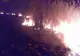 Incendiu de vegetație pe un câmp de lângă Vlăsinești! Intervenția pompierilor a fost îngreunată de vânt