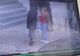ATENȚIE LA HOȚI! Cum fură o femeie banii unei tinere- VIDEO