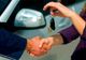 Un tânăr a vrut să impresioneze o fata și i-a dat mașina s-o conducă. Acum, amandoi au dosar penal